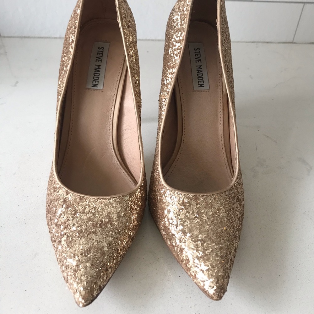 * Worn Once!* Steve Madden, Gold Glitter Heels